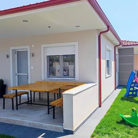 Ferienhaus A & F - Ari's House